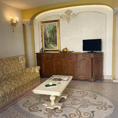 Casa Dei Cherubini アパート ルッカ